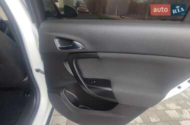 Универсал Opel Insignia 2010 в 
