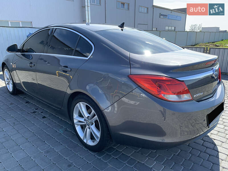 Седан Opel Insignia 2012 в Мукачево