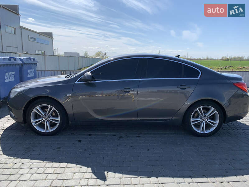 Седан Opel Insignia 2012 в Мукачево