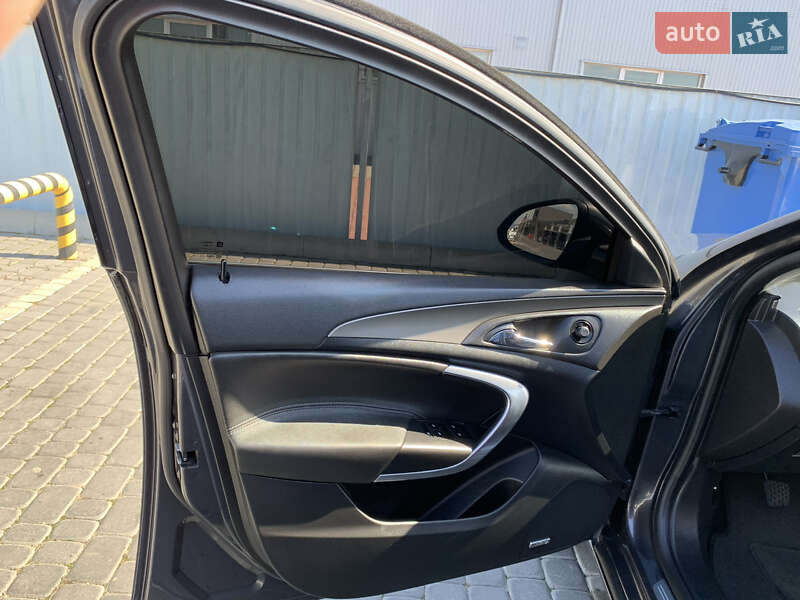 Седан Opel Insignia 2012 в Мукачево