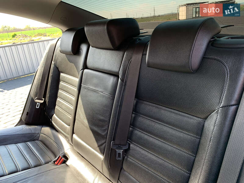 Седан Opel Insignia 2012 в Мукачево