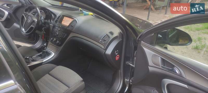 Универсал Opel Insignia 2011 в Тростянце
