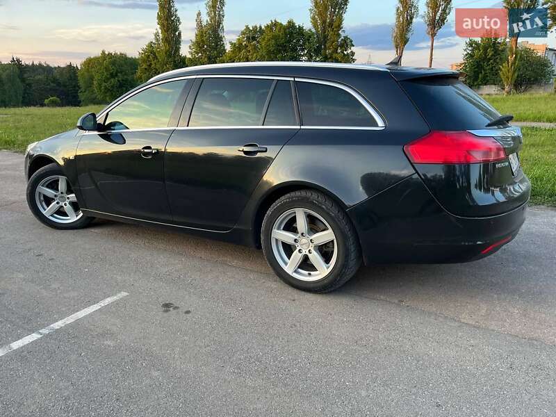 Универсал Opel Insignia 2011 в Тростянце