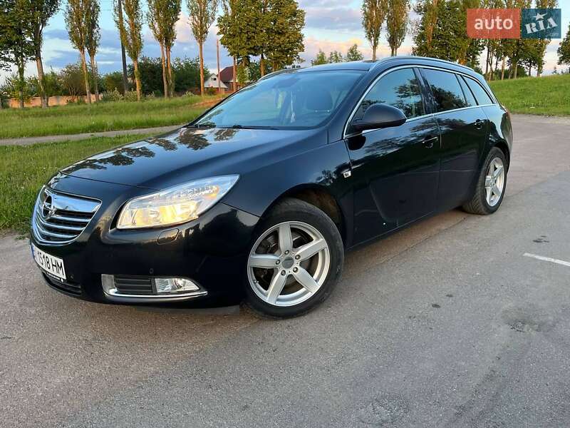 Универсал Opel Insignia 2011 в Тростянце