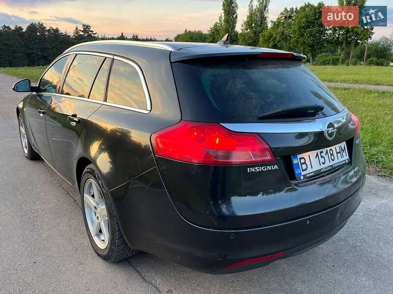Универсал Opel Insignia 2011 в Тростянце