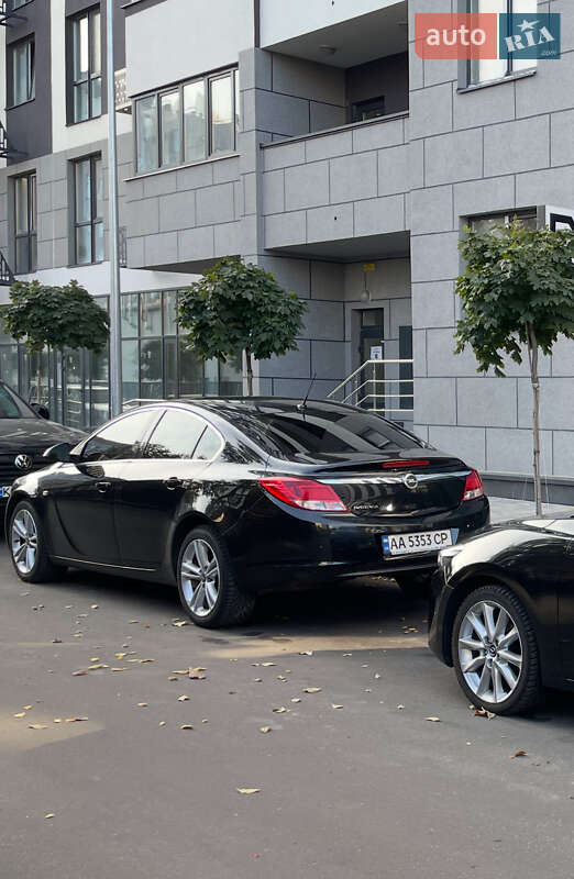 Седан Opel Insignia 2011 в 