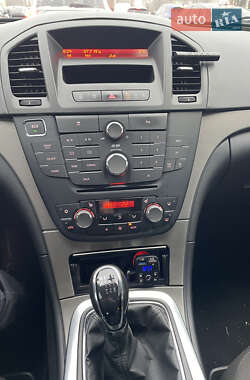 Седан Opel Insignia 2011 в 