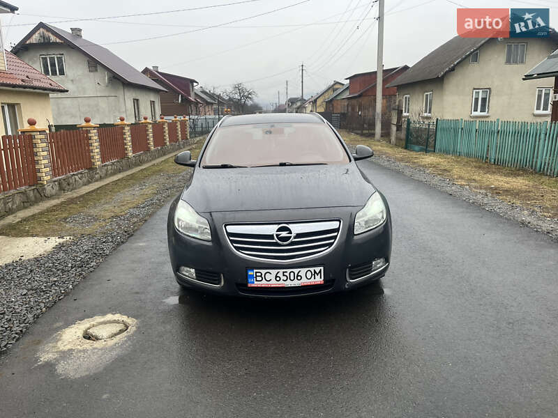 Универсал Opel Insignia 2013 в 