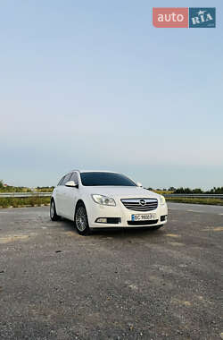 Универсал Opel Insignia 2010 в Комарному