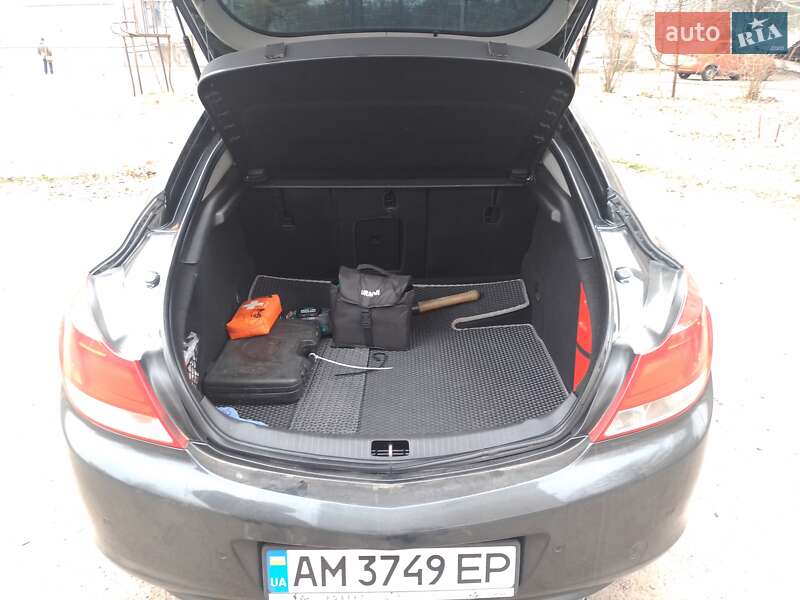 Ліфтбек Opel Insignia 2013 в Житомирі