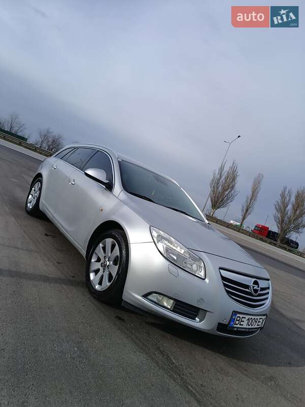 Универсал Opel Insignia 2011 в 
