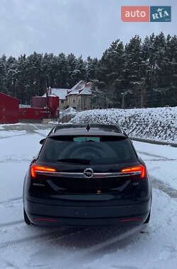 Универсал Opel Insignia 2015 в 