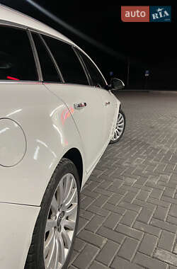 Универсал Opel Insignia 2011 в 