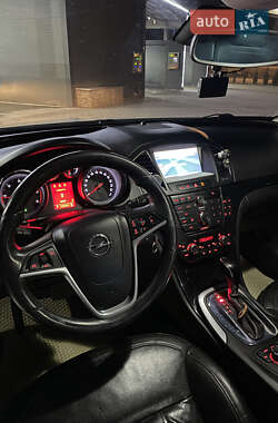 Универсал Opel Insignia 2011 в 