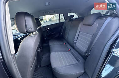 Универсал Opel Insignia 2015 в 