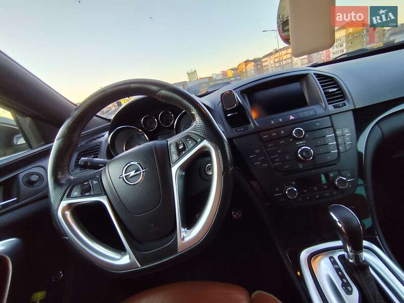 Універсал Opel Insignia 2011 в Гатне