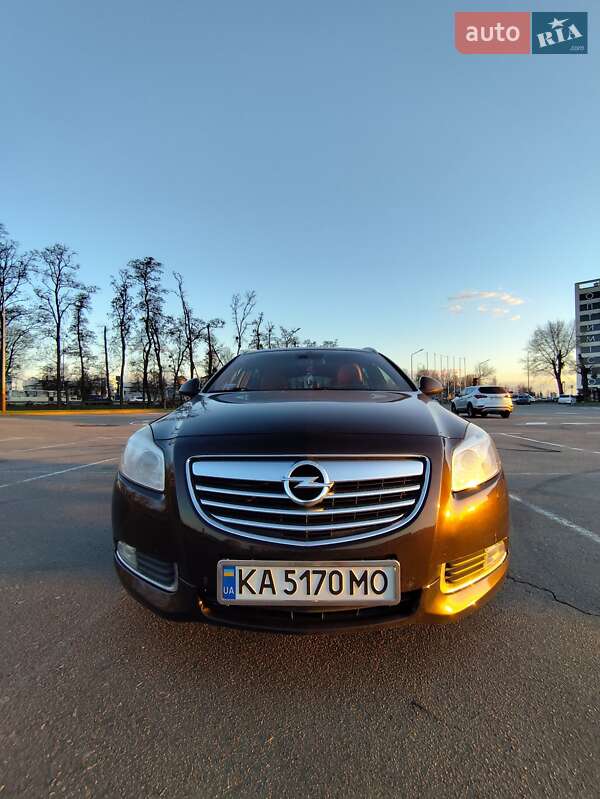 Універсал Opel Insignia 2011 в Гатне