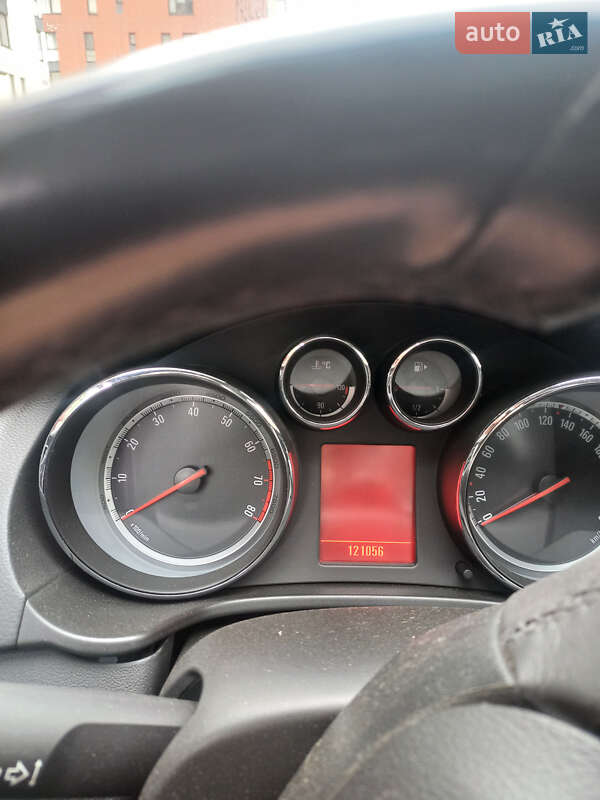 Седан Opel Insignia 2011 в Ровно