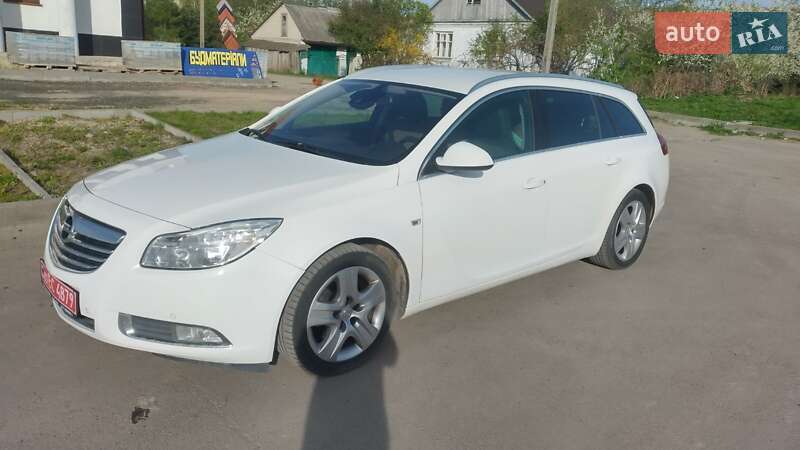 Универсал Opel Insignia 2011 в 