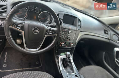 Универсал Opel Insignia 2011 в 