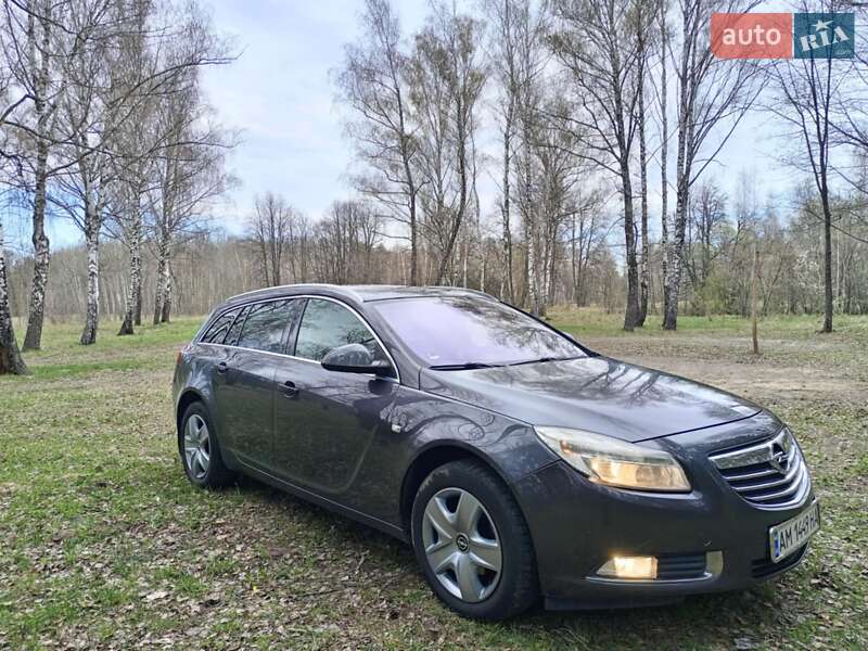 Универсал Opel Insignia 2011 в Черняхове