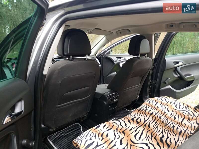 Универсал Opel Insignia 2011 в Черняхове