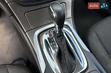 Универсал Opel Insignia 2011 в 