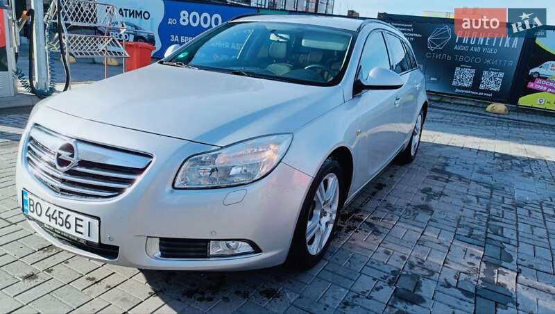 Универсал Opel Insignia 2012 в 