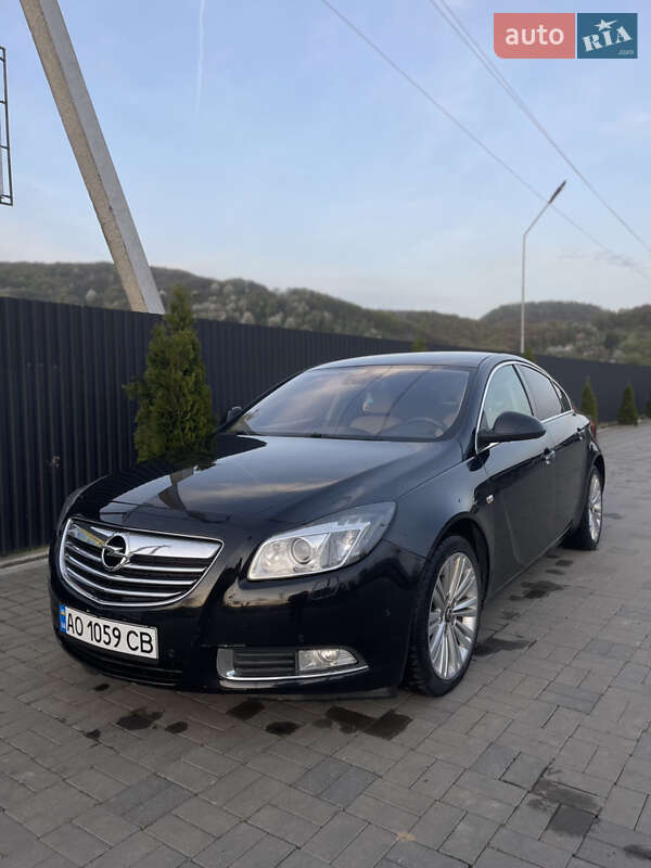 Седан Opel Insignia 2011 в 