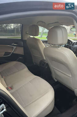 Седан Opel Insignia 2011 в 