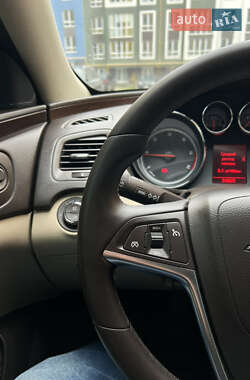 Универсал Opel Insignia 2010 в 