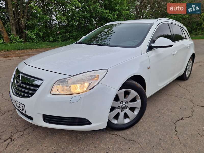 Универсал Opel Insignia 2010 в 