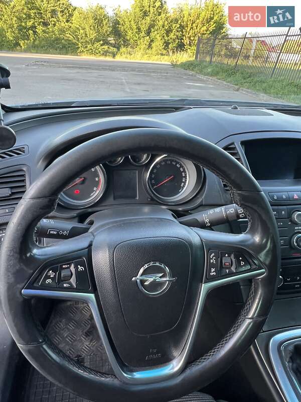 Ліфтбек Opel Insignia 2011 в Дніпрі