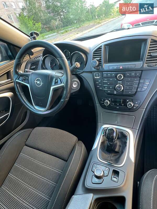 Ліфтбек Opel Insignia 2011 в Дніпрі