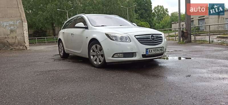 Универсал Opel Insignia 2010 в 