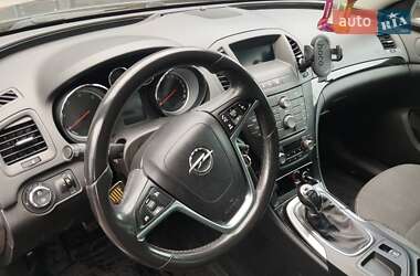Универсал Opel Insignia 2010 в 