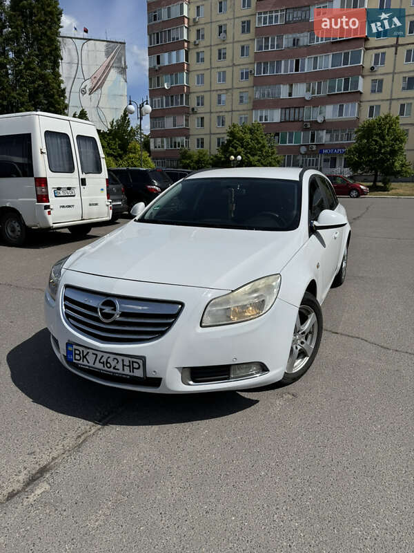 Універсал Opel Insignia 2010 в Вараші