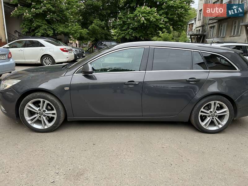 Универсал Opel Insignia 2013 в 