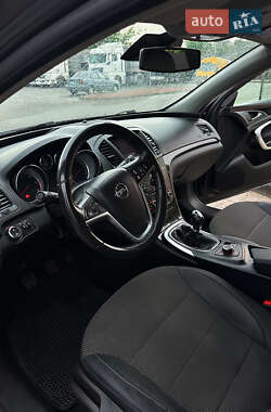 Универсал Opel Insignia 2010 в 