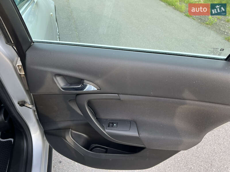 Седан Opel Insignia 2009 в Ковелі
