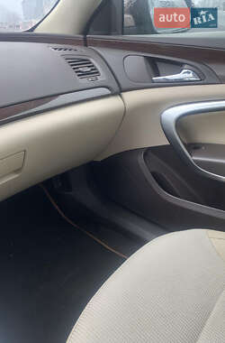 Универсал Opel Insignia 2011 в 