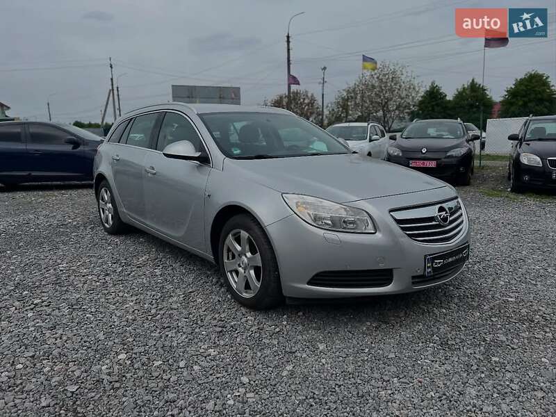 Универсал Opel Insignia 2013 в Староконстантинове