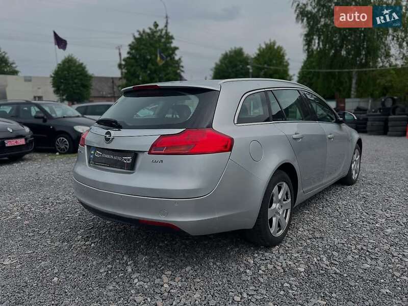 Универсал Opel Insignia 2013 в Староконстантинове