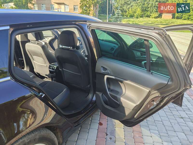 Универсал Opel Insignia 2011 в Теплике