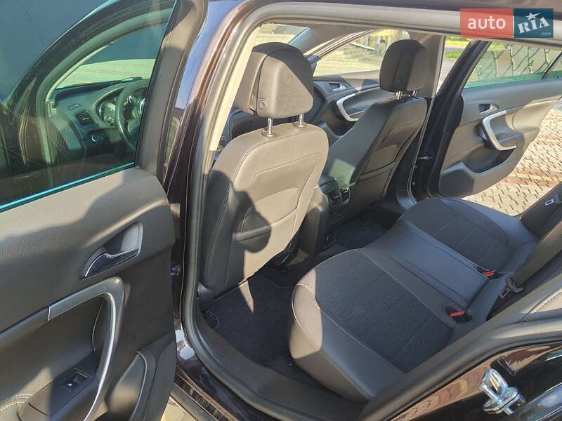 Универсал Opel Insignia 2011 в Теплике