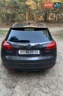 Универсал Opel Insignia 2010 в 