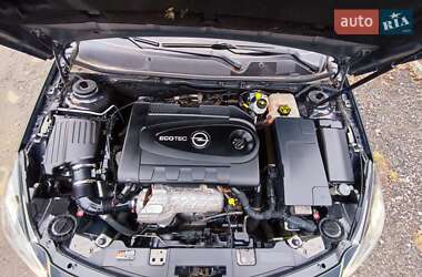 Универсал Opel Insignia 2013 в 