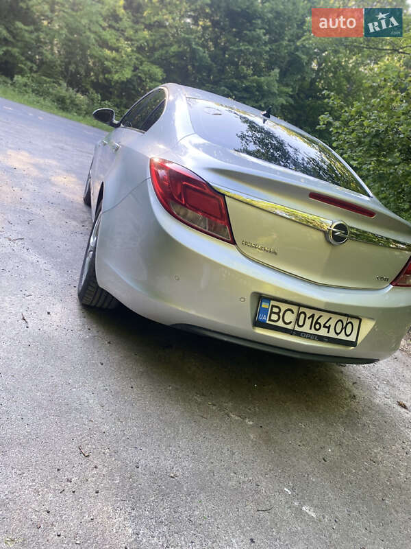 Седан Opel Insignia 2010 в Буську