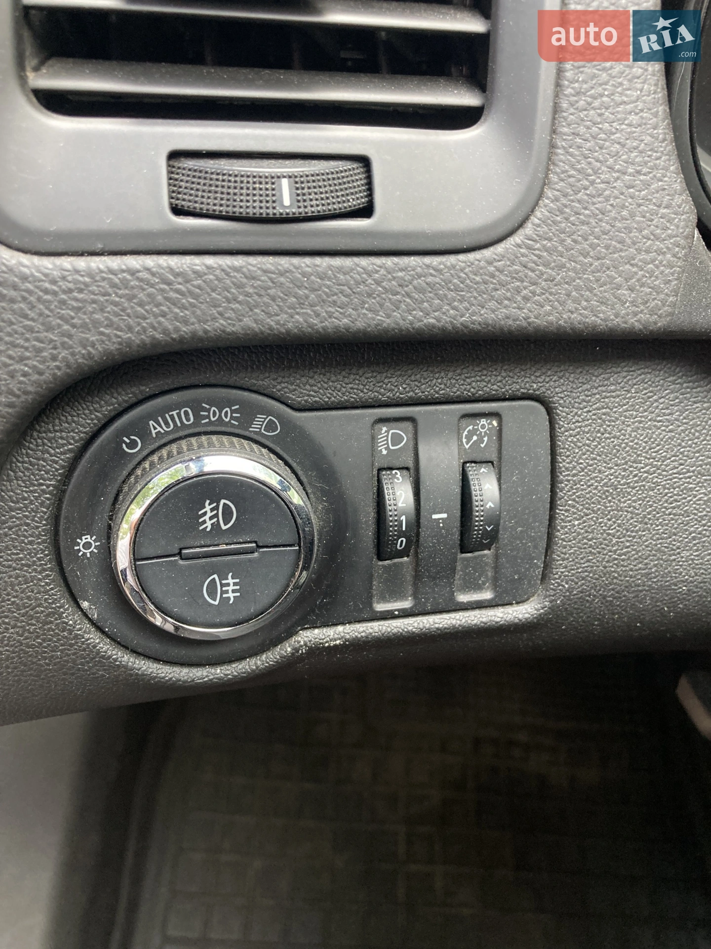 2012 Opel Insignia - мініатюра 18
