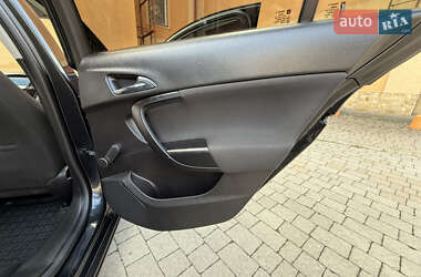 Лифтбек Opel Insignia 2010 в 